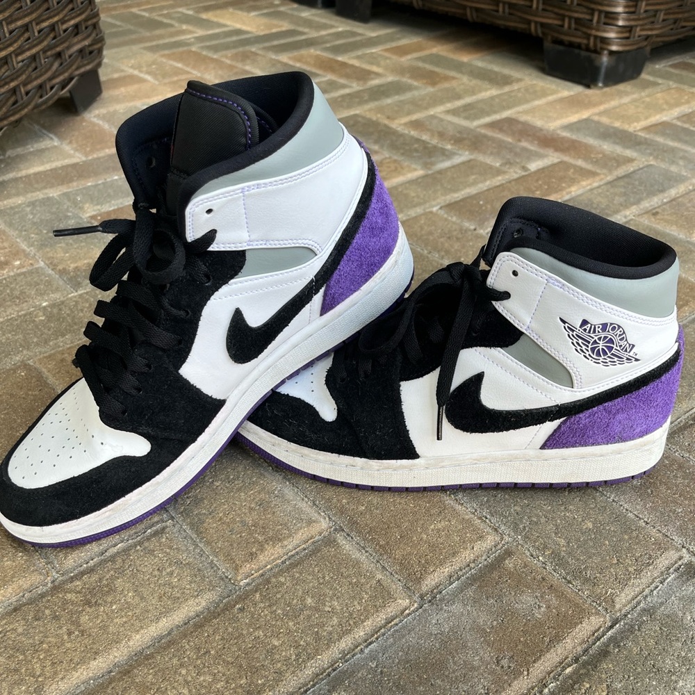 Jordan 1 Mid Varsity purple